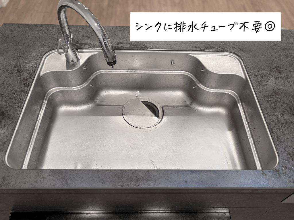 ウォータースタンド アイコンのなら排水チューブがいらないのですっきりしたシンクが保てる様子を写した我が家のシンクの画像